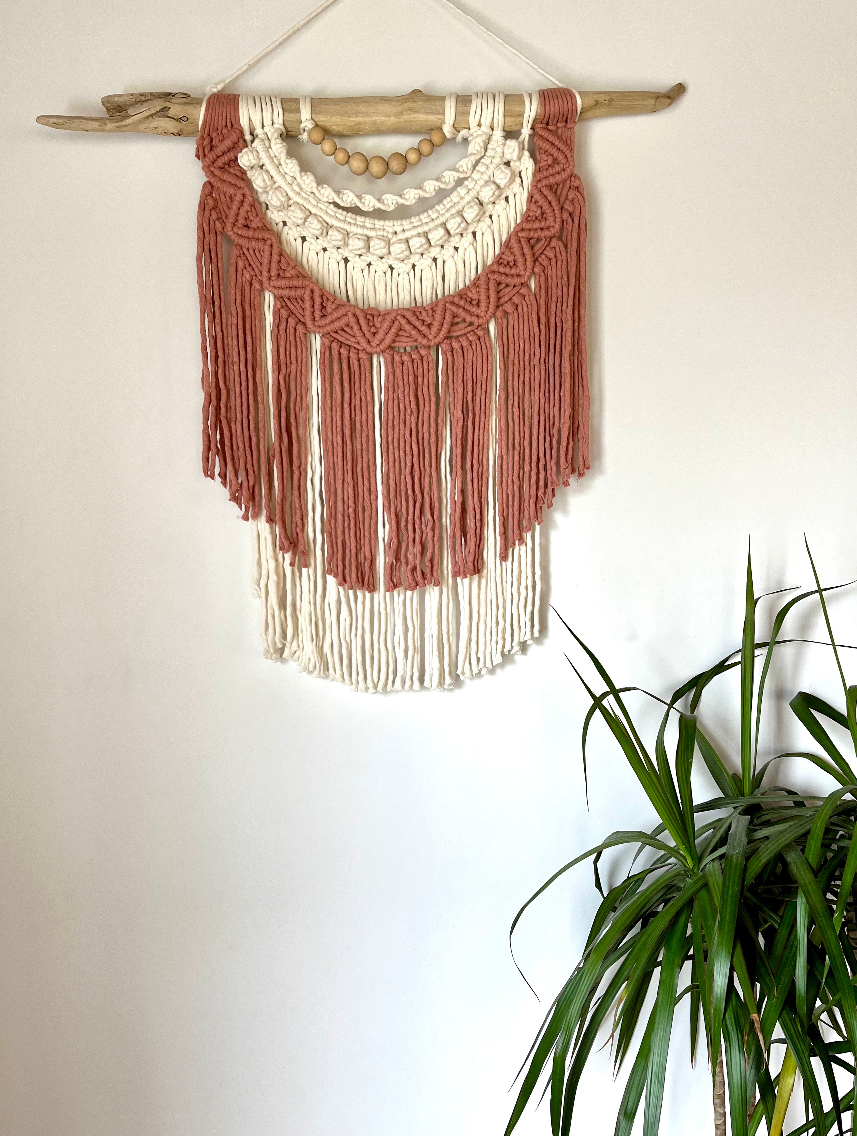 Macramé mural rose