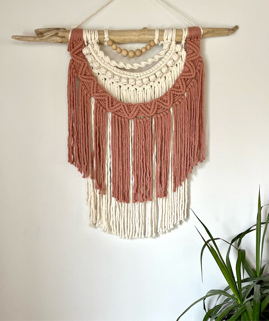 Macramé mural rose