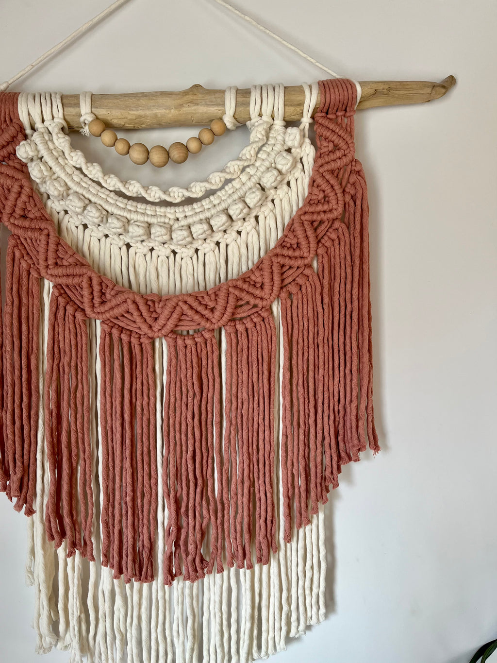 Macramé mural rose