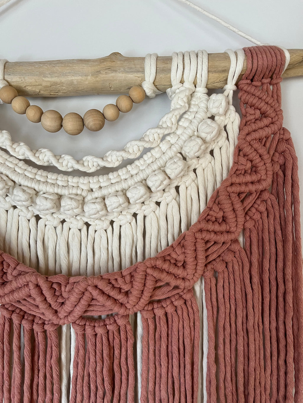 Macramé mural rose